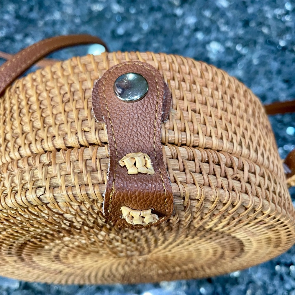 Round Rattan 8 Inch Crossbody Bag - Picture 4 of 8
